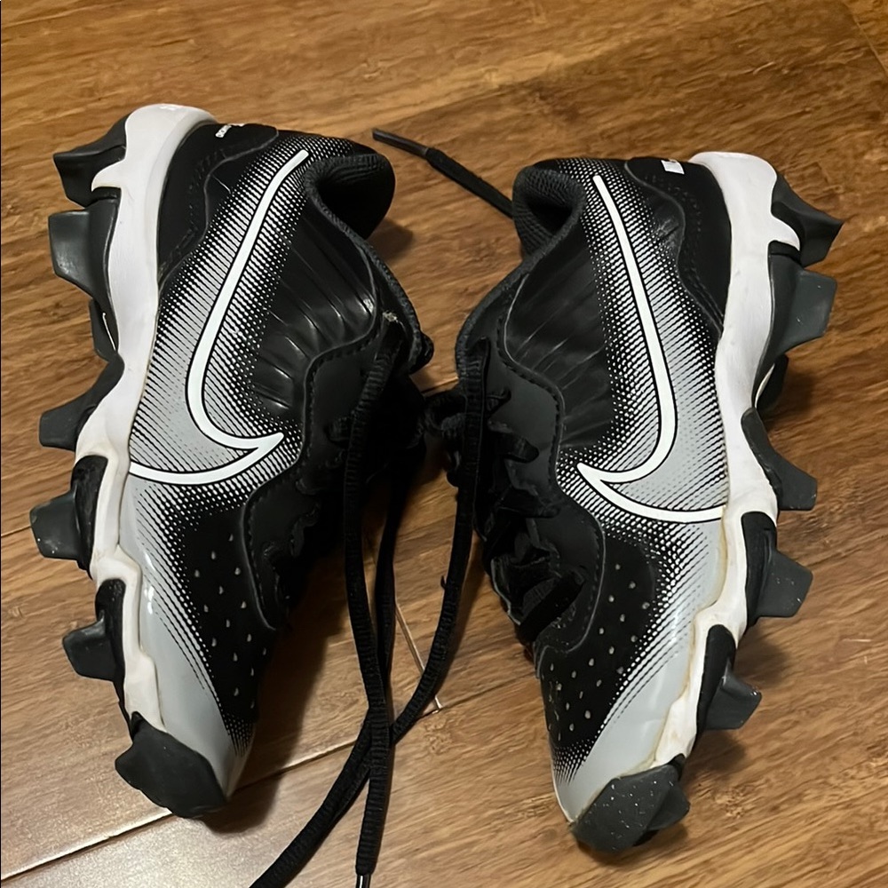 Nike Black and White Athletic Cleats